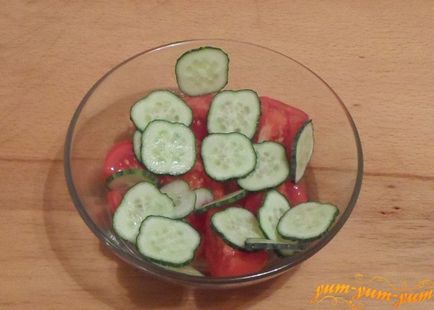 Recept saláta paradicsom, uborka és a kukorica
