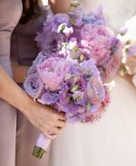 Esküvő lila virágok - ötletek, funkciók, ruhák