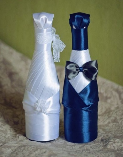 Esküvői dekoráció szatén szalagokkal