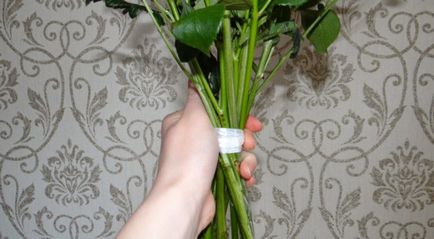 Esküvői csokor rózsa - a választási lehetőségek kombinációját, hogyan lehet a saját kezét, fotó és videó