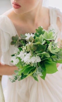 Esküvői csokor gyöngyvirág fotó és opciók virágkompozíciók