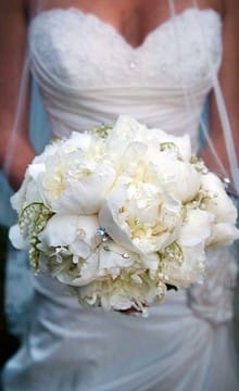 Esküvői csokor gyöngyvirág fotó és opciók virágkompozíciók