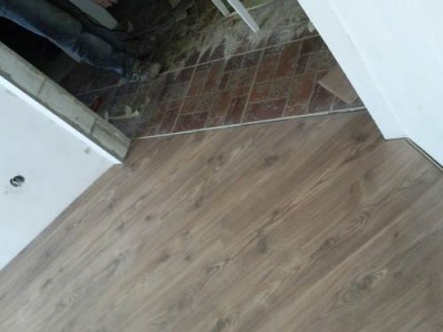 Szóló, laminált kapualjakban küszöbértékkel és anélkül (laminált) Szóló, laminált kapualjakban és anélkül küszöb