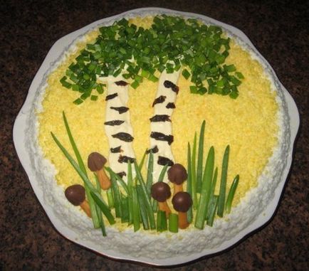 Saláta dekoráció az ünnep recepteket fotókkal - 8 evőkanál