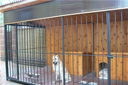 Madárház nagy fajtájú kutyák Alabai, juhász, husky fotó