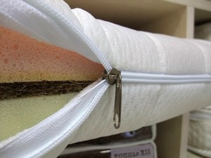 4 hatálya alá tartozó fajok egy sarok kanapé, gyapjú, prém, tapaszok, kötött (dob patchwork) 4. Változatok egy kanapén borított gyapjú, prém, rongyok, kötött