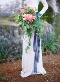 Menyasszonyi csokor szalaggal stílusosan Ombre, egyrészt, vízesések és vidd - sok fotót