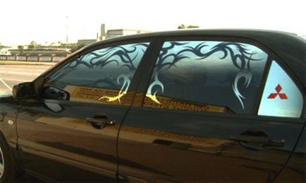 Utasítás színezés autó ablakait kezével