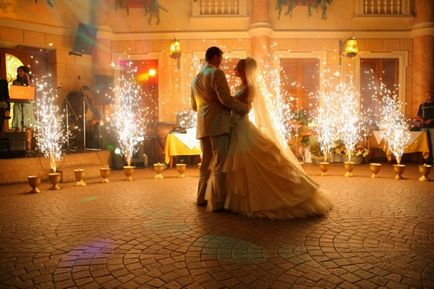 Hogyan tegyünk esküvői tánc függetlenül milyen dal, a tánc első esküvői tánc, mint
