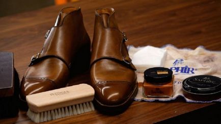 Hogyan lágyítja a bőrt a cipő otthon