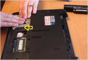 Hogyan szétszedni laptop asus x53s és tisztítsa meg a portól