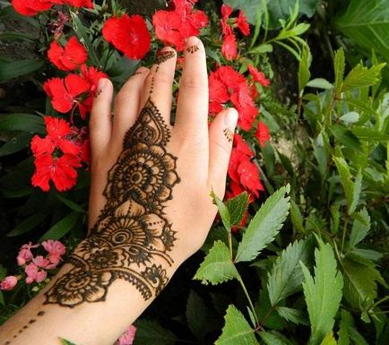Hogyan készítsünk egy henna tetoválás otthon