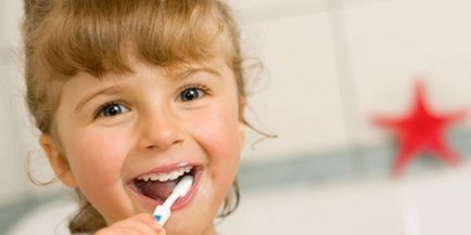 Hogyan lehet eltávolítani a dentális plakk az otthoni - módszerek eltávolítása sötét foltok és sárga