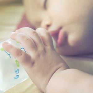 Mikor és hogyan elválasztott gyerek a baba egy üveg 7 munkanap technikákat, míg a sikeres és sikertelen