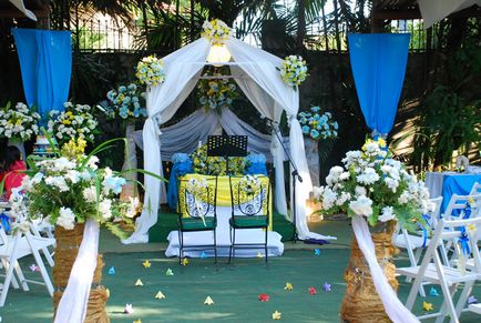 Az eredeti terv a kék és sárga esküvői divat trendek