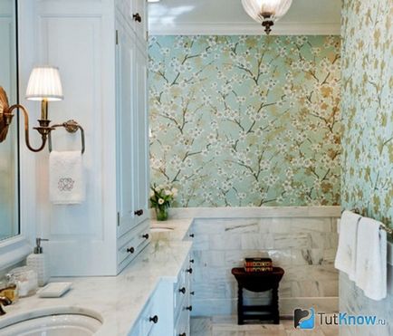 A falakat díszítő saját kezűleg a fürdőszobában tapéta