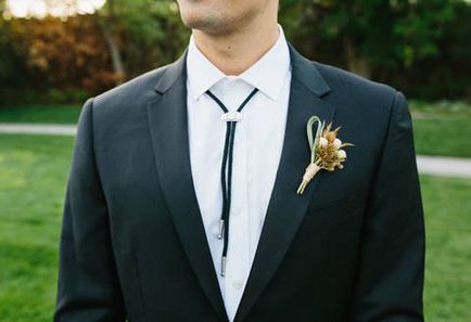 Választéka esküvői ruha vőlegény - ez a folyamat, amely megköveteli a harmonikus kombinációja a ruha