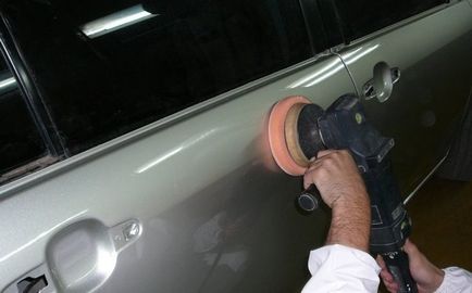 Megfelelő festés autó kezével
