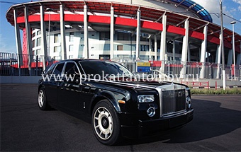 Bérleti Rolls-Royce Phantom, kiadó egy Rolls Royce sofőrrel Moszkvában egy esküvő