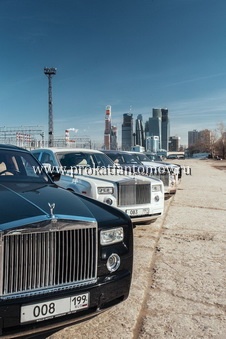 Bérleti Rolls-Royce Phantom, kiadó egy Rolls Royce sofőrrel Moszkvában egy esküvő