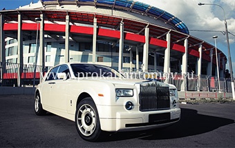 Bérleti Rolls-Royce Phantom, kiadó egy Rolls Royce sofőrrel Moszkvában egy esküvő
