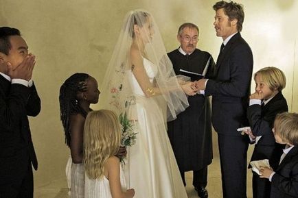 Jolie és Pitt esküvői történet a szertartás a fotó