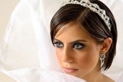 Menyasszonyi frizura a tiara és tiara fotó- és ötletek
