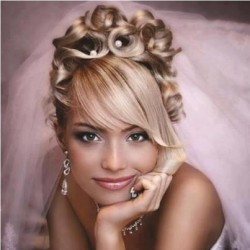 Esküvői frizura a szépségszalonban fortante szépség szoba Moszkva olcsó