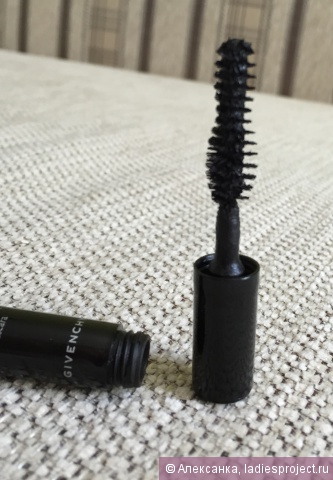 Mascara noir couture hangerő Givenchy -, fényképek és ár