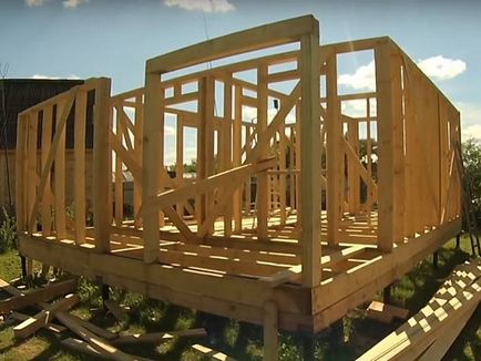 Szakaszai építése frame ház alapja, hogy a tető