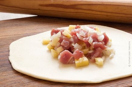 Tatar piték hús és a burgonya Tatar piték hús és a burgonya