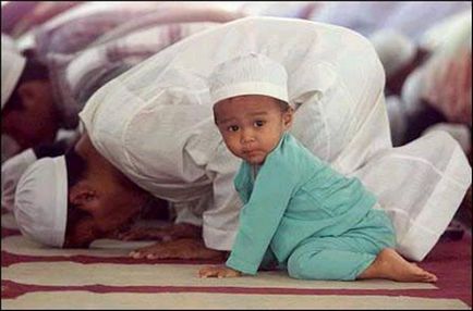 Abban, hogy a muszlimok imádkoznak