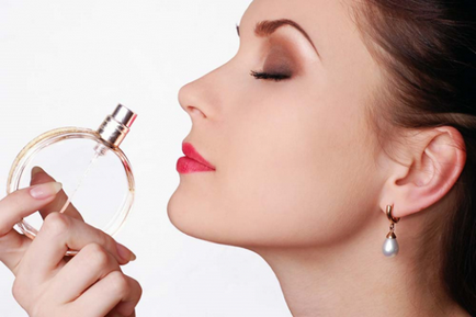 Mi a különbség az eau de toilette illatát víz - meg kell tudni minden lány