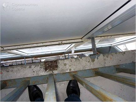 A javított repedések az erkélyen - használata tömítőanyagot, hab és gitt