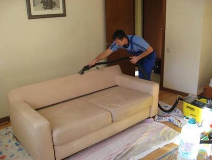 Bútor tisztítás - hogyan kell tisztítani a kanapén