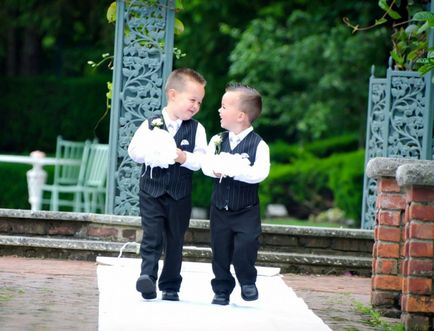 Gyermekek az esküvőn jelek, üdvözlet, versenyek gyerekeknek az esküvőn