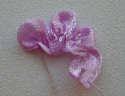 Csodálatos lila hímzett hûbéresek, kézimunka