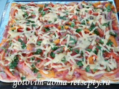 Házi pizza sonkával, paradicsommal - a recept egy fotó