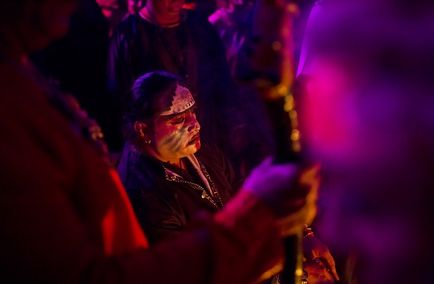 Fotóriport riasztó fekete satanistov Mass (tömeg) Fotóriport félelmetes sátáni fekete tömeg