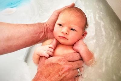 Milyen gyakran fürödni egy újszülött (ha kell fürödni minden nap)