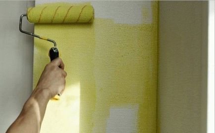 Hogyan kell festeni a tapéta festésére kezével nélkül válás