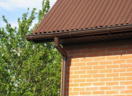 Hogyan szervezzük meg a víz eltávolítása a ereszcsatorna - a (visszavonás) Hogyan szervezzük meg a víz eltávolítása a csapadékvíz-elvezetési - csak