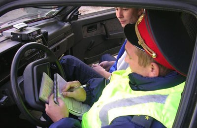 Mi a büntetés nem viselt biztonsági övet ígéretek vezetők (használjon egy biztonsági öv) Mi a büntetés nem viselt biztonsági övet ígér illesztőprogramok