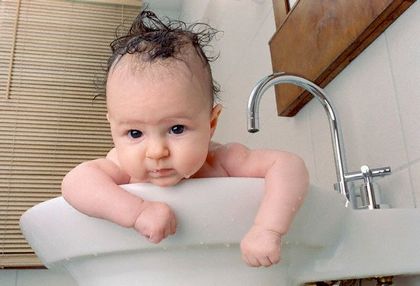 Hogyan elmossa az újszülött fiú - 10 higiénés előírásokat fiúk