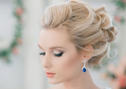 Hogyan válasszuk ki a frizura a menyasszonyi ruha - tippeket választotta, fotók