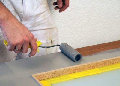 Hogyan kell festeni az ajtó akril festékkel technológiával működik