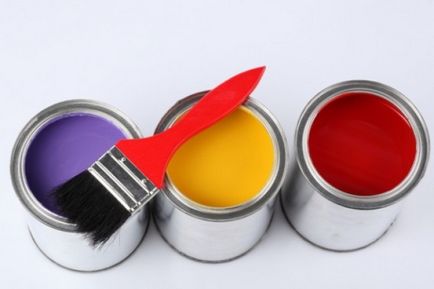 Hogyan kell festeni a tapéta festésére kezével