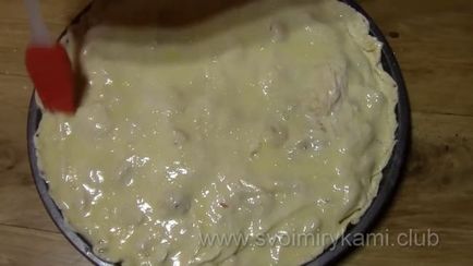 Hogyan kell főzni egy torta leveles tészta csirkével a lépésről lépésre recept és fotó
