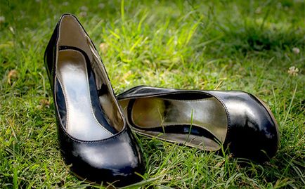 Hogyan nyúlik a cipőt otthon velúr, lakk, bőr, hosszú és széles
