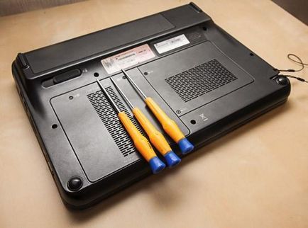 Hogyan szétszerelni a laptop, és tisztítsa meg a portól